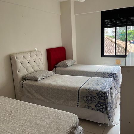 Apartamento amplo a menos de 400 metros da praia localizado próximo a praça da Brunella, área nobre do Guarujá. Exterior foto