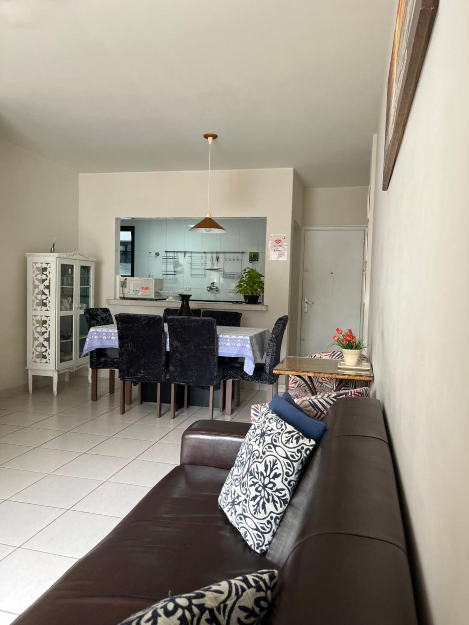 Apartamento amplo a menos de 400 metros da praia localizado próximo a praça da Brunella, área nobre do Guarujá. Exterior foto